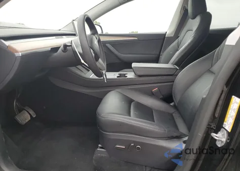 2025 Tesla Model Y z USA, uszkodzony, nr VIN 7SAYGDED8SF247954